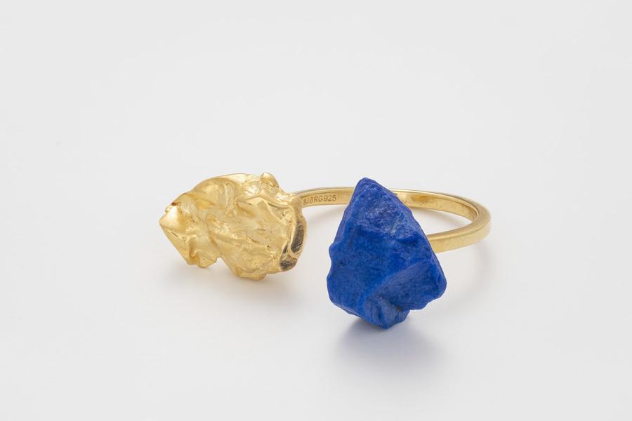THE WILD FLOWER Ring with Blue Lapis Stone