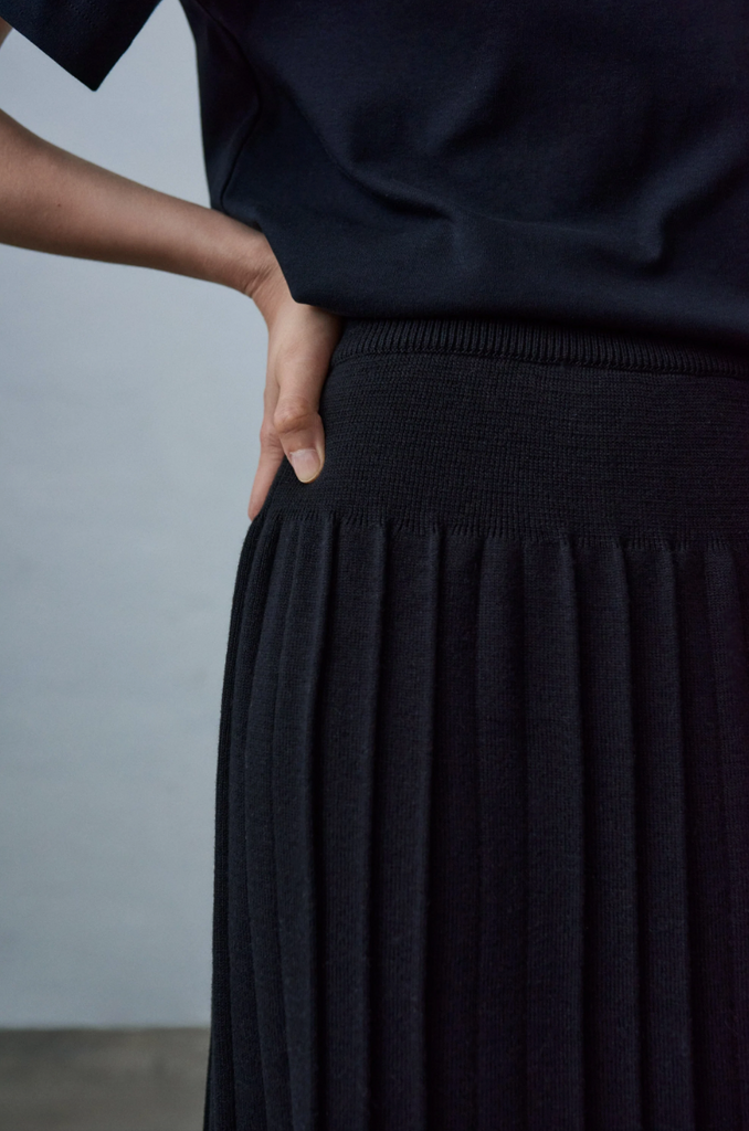 Pleated Knit Skirt Black